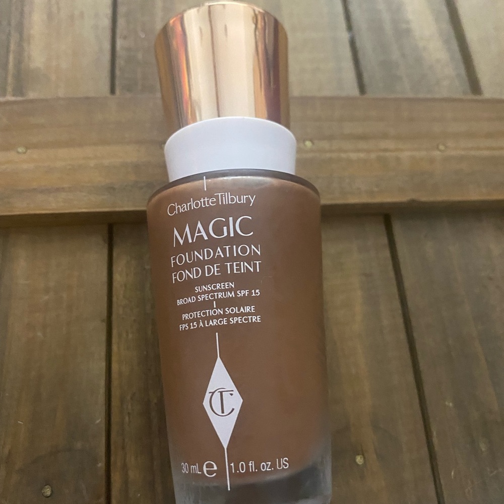 Charlotte tilbury magic foundation‎